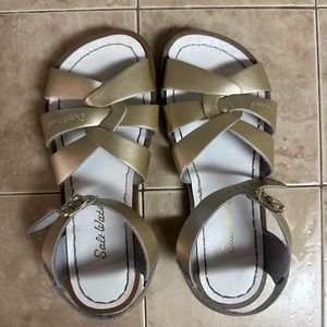 Saltwater Sandals Gold Size 2 (Little Kid)